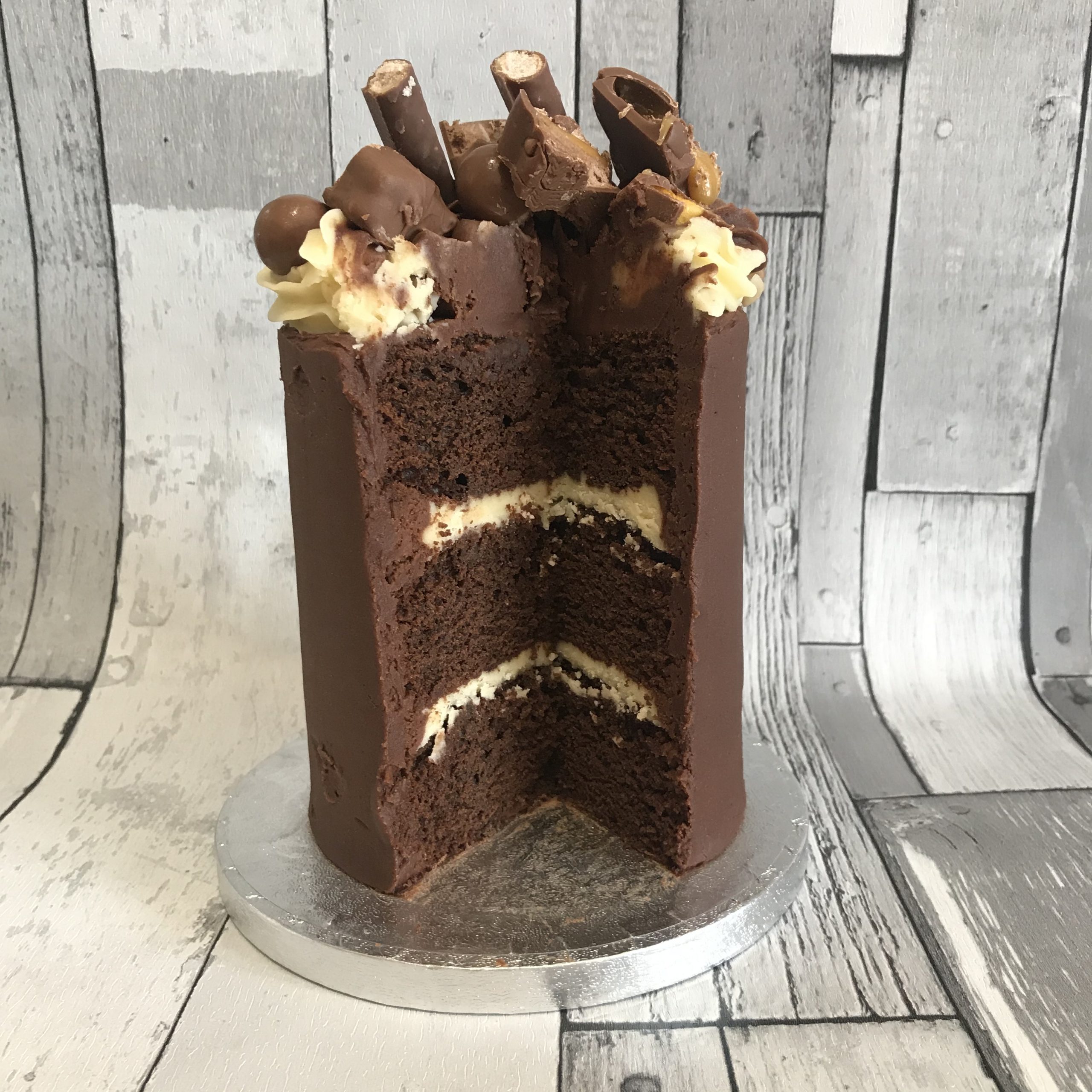 4 inch chocolate loaded cake cut open